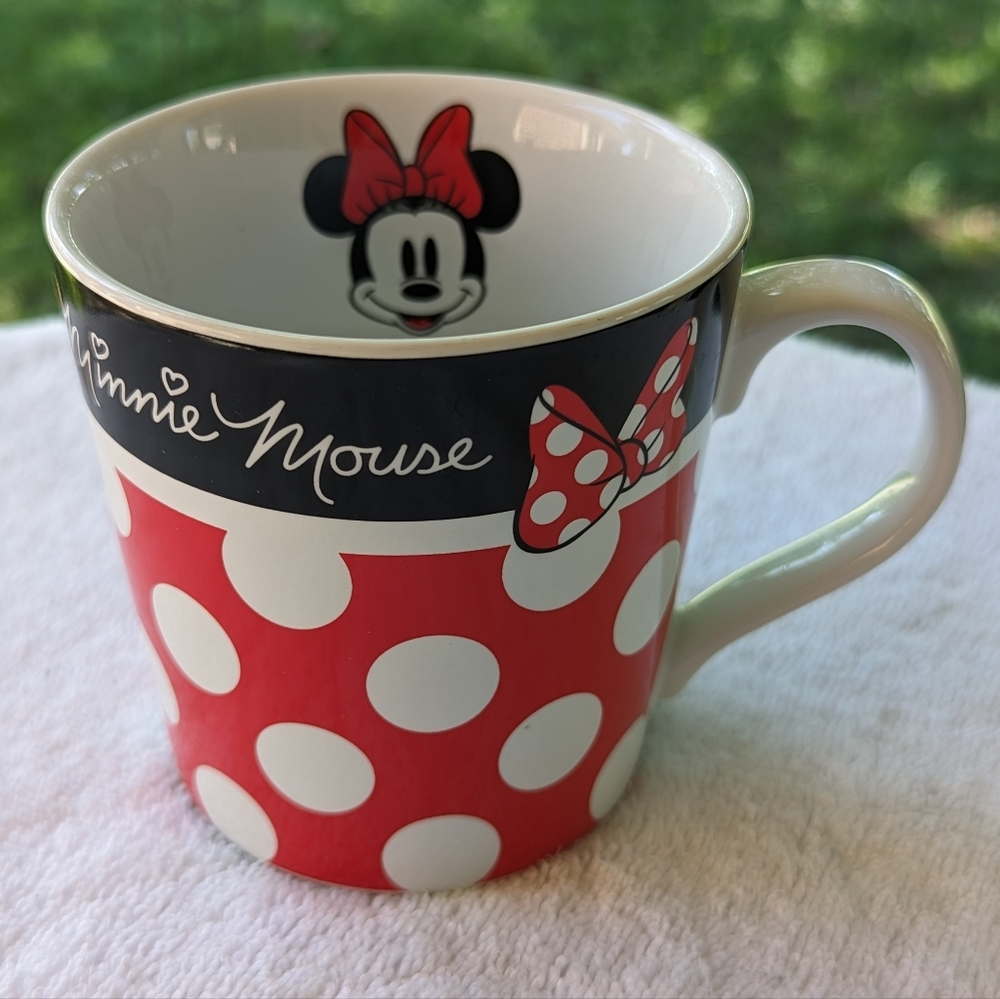 Minnie Mouse Mug In Excellent Condition.  No Chips Or Cracks.
